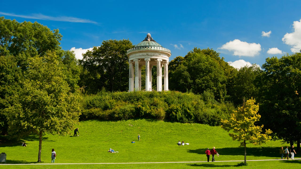 Ermittlungen begonnen: Abgebrochener Ast verletzt Frau im Englischen Garten