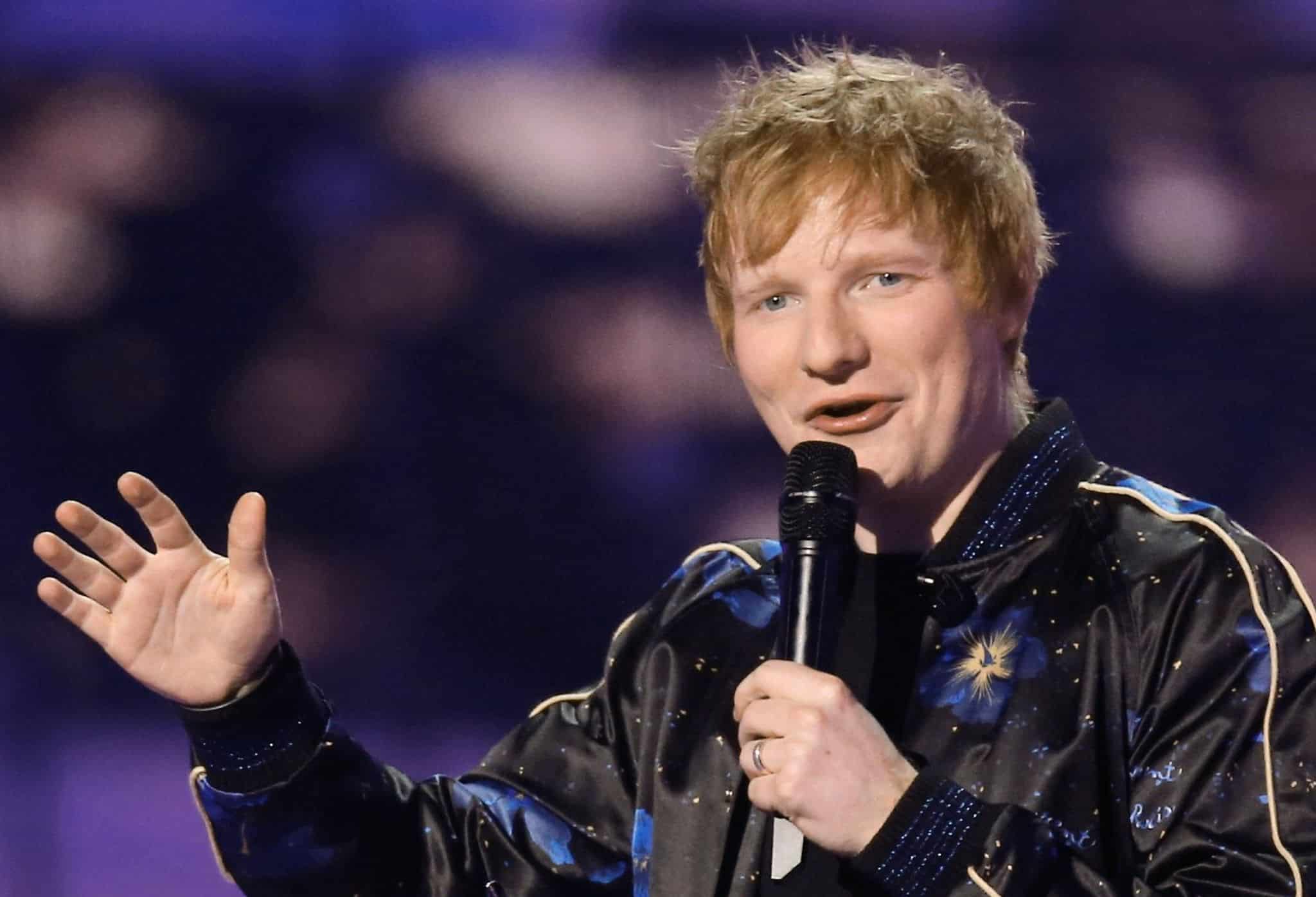 Ed Sheeran macht Straßenmusik – und ein Polizist zieht den Stecker!