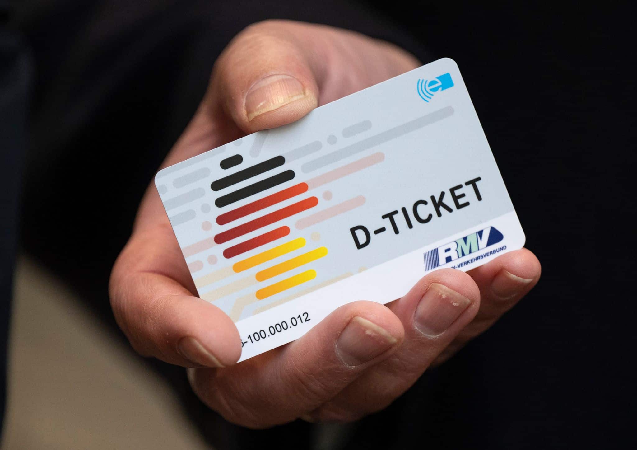 Deutschlandticket wird definitiv teurer: Kostet es bald 64 Euro?