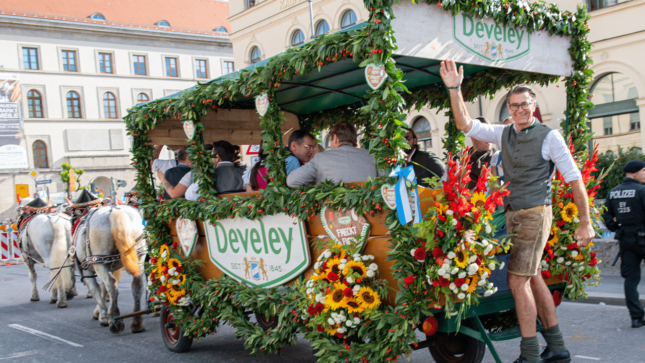 Gewinne exklusive Plätze auf der Develey Wiesnkutsche