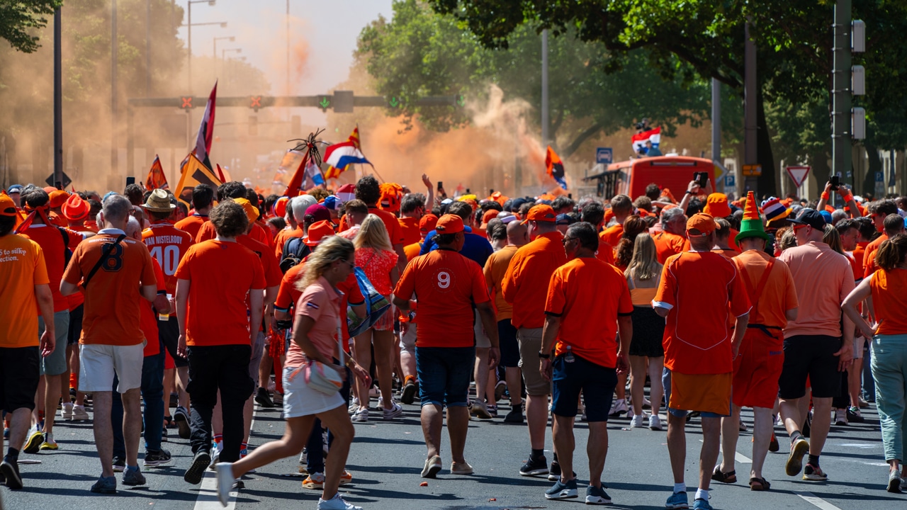 Nach links, nach rechts: Die Holland-Fans zu Gast in München