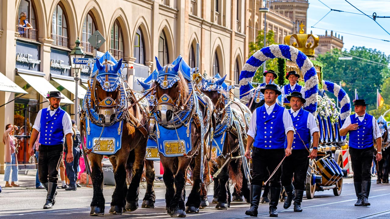 Das darfst du nicht verpassen: Die traditionellen Wiesn Highlights 2024