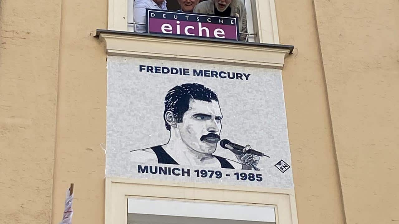 Neues Freddie Mercury Denkmal an der Deutschen Eiche