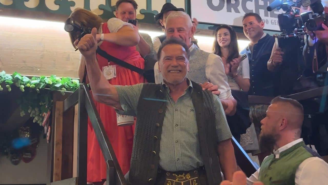 Schwarzenegger auf der Bühne und Söder in Lederhosn – Das war das erste Wiesn-Wochenende