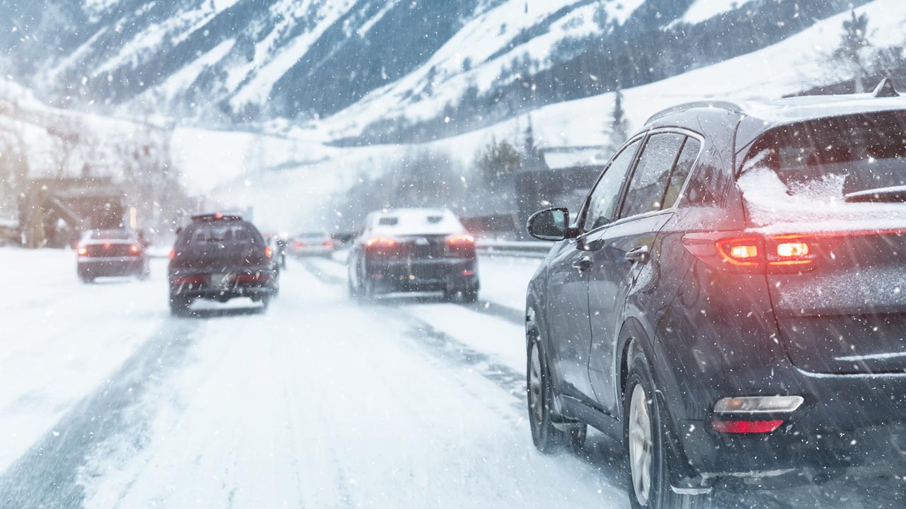 KFZ-Bußgelder im Winter: Auto kurz warmlaufen lassen kann teuer werden!