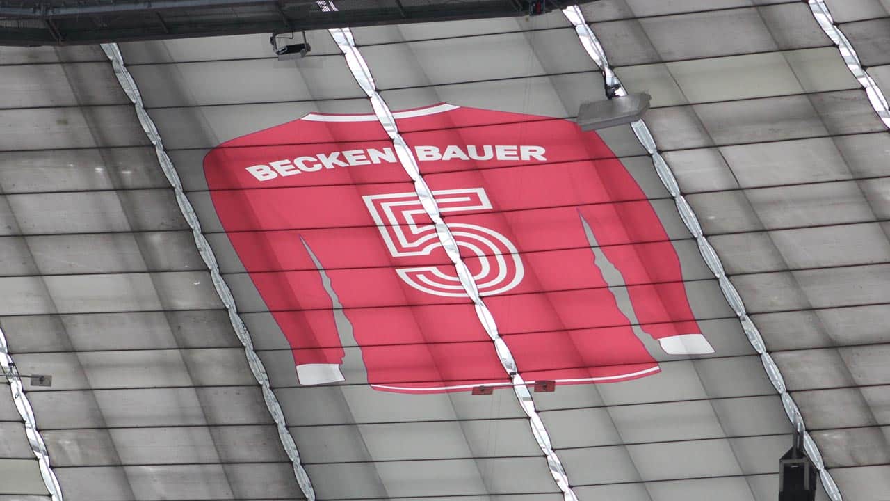 Ehrung von Beckenbauer: XXL-Trikot in Allianz Arena